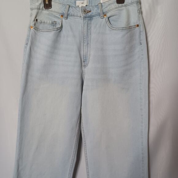 H&M Light Wash Comfort Stretch Straight Leg High Waist Denim Jeans. - Picture 3 of 16